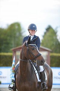 Gleich zum Auftakt trabten Carolin und ihre Sarotti zu Platz zwei. | Foto: Denise Buerstätte