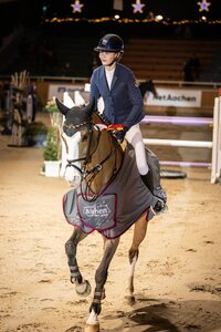 Luise Konle freut sich über die Sieg im Finale. Foto: Metzner