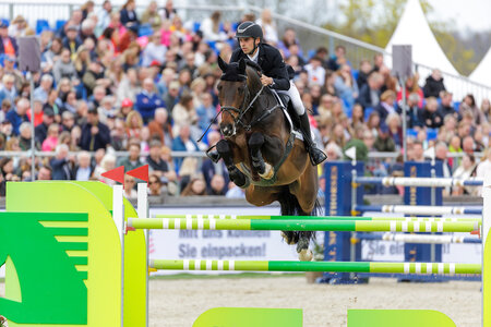 Michael Viehweg schnappte sich in Hagen im Auftaktspringen den Sieg.  | © Lafrentz