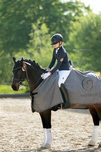 Leni Burger siegte bei den Dressurreitern. | © Kimberly Bauer