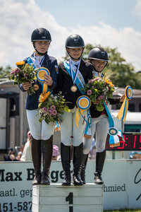 Verbandsmeisterinnen Pony: v.l. Valerie Reinl, Valentina Stelzer und Maria Luisa Holzbauer | © Julia Hayd