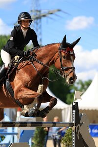 Magdalena Margreiter und Quebec Z fliegen zum S**-Sieg | © Fotoagentur Dill/Lobina