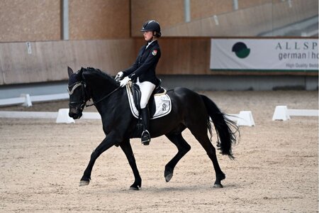 Charlotte Fink siegte in der ersten Qualifikation des Nürnberger Burg-Pokals in Illertissen. | © Dill