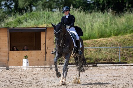 Siegte in der Dressurpferdeprf. S: Luisa-Danielle Stohldreier mit Flaconi | © Ostseepfalz