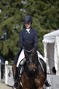 Funboy und Katrin Härlein-Bauer auf dem Weg zur goldenen Schleife | © Dill