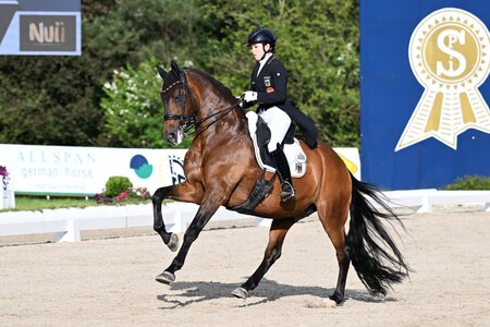 Paradelektion starker Galopp: Jana Lang und Baron | © Mirka Nilkens
