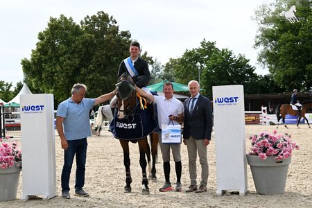 Stolzer Sieger: Daniel Böttcher gewann die dritte Etappe im Bayernchampionat. | © Puschak