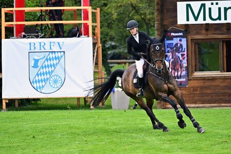 Bayerns Springreiter kämpfen um Medaillen, hier Ava  Ferch mit Chacco-Mo. | © Dill