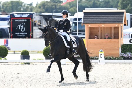 Marie Sohler darf sich bei ihrer ersten Championatsteilnahme über die Goldmedaille freuen.  | © Mirka Nilkens