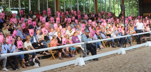 Beste Stimmung, hervorragende Pferde und glückliche Käufer - das verspricht die Hof Borgmann Auktion am 17. August 2024. | © Thoms Lehmann 