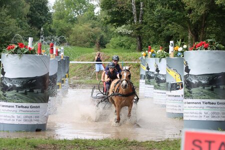 Esther Rietzler mit dem Papa als Beifahrer | © Rauser