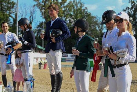 Strahlende Gesichter bei der Siegerehrung im Großen Preis | © Puschak