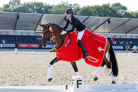 Als Sieger der Qualifikation der Sechsjährigen gingen Valerie B und Anne Mette Strandby Hansen auf die Ehrenrunde. | © Lafrentz 