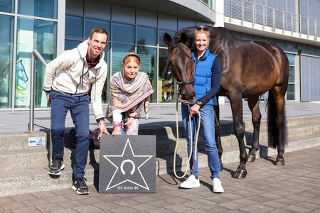 Trakehnerstute Dalera mit Jessica von Bredow-Werndl, Beatrice Bürchler-Keller und Benjamin Werndl (v.r.) | © CHIO Aachen/Steindl