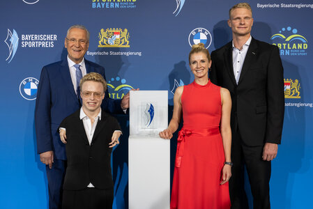 Auszeichnung für Jessica von Bredow-Werndl | © Presse