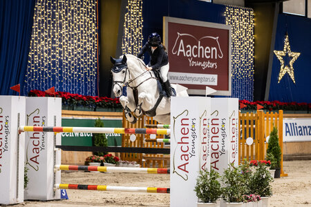  Victoria Schumacher und Gomez TN fliegen zum zweiten Platz im S*-Springen | © Jasmin Metzner Fotografie