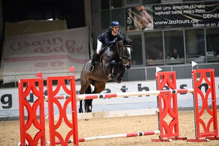 Stephanie Boniberger freute sich im abschließenden S-Springen über einen starken Doppelsieg. | © Dill