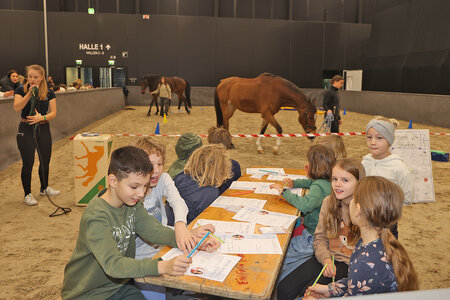 Ganz nah am Pferd waren die Kinder am heutigen Tag der Jugend. | © Salzburg City Guide