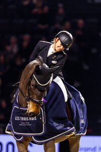 Im vergangenen Jahr hatten Jessica von Bredow-Werndl und TSF Dalera BB bei der Weltcup-Qualifikation in Basel ganz vorne gestanden. Nun folgt 2025 der letzte Freudenauftritt der beiden. | © Lafrentz