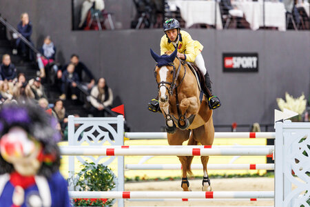 Yuri Mansur und Vitiki fliegen risikobereit und blitzschnell zum Sieg im Championat von Basel, einem Springen über 1,55 Meter hohe Hindernisse.  | © Lafrentz