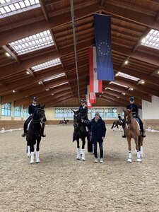Auch in diesem Jahr kamen die bayerischen Nachwuchsdressurreiter in den Genuss von Trainingstagen mit Oliver Oelrich. | © privat