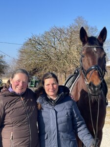 Mirjam Wittman (r.) und Andrea Tölle (l.) werben für die Working Equitation. | © Privat
