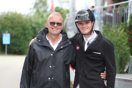 Uwe Carstensen mit seinem Sohn Niels, das Foto entstand im August 2024