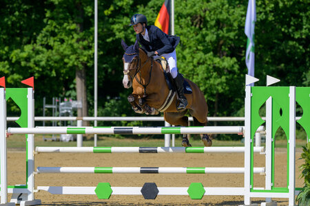 Das Erfolgsduo hat zugeschlagen: Rafael Reichert-Eisenhardt und sein Casino Royal springen mit Abstand zum Sieg in der ersten Wertung der Ponyreiter. | © Equitaris