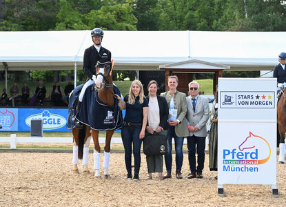 Benjamin Werndl und Quick Decision sicherten den Sieg in der Qualifikation zum Halbfinale der Serie "DERBY Stars von Morgen". | © Hubert Fischer