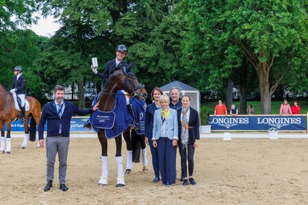 Christian Alexander Kömpf und Springdance führten in Wiesbaden die sechsjährigen Dressurpferde an.  | © Carsten Photography and Art