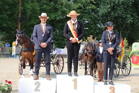 Anika Geiger und ihrer DSP Annabelle gelingt der Hammer: sie siegen in der Gesamtwertung und sichern sich den Titel Deutsche Meisterin der Einspänner Pferde. | © Herbert Rauser