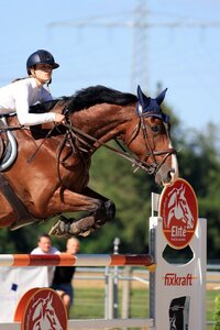 Imola Toth freute sich in Großbaumgarten über den Sieg im S-Springen. | © Dill (Archiv)