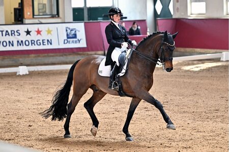 Jana Lang und Baron trabten auch bei der letzten Finalqualifikation des iWEST Dressur Cups auf Gut Ising zum Sieg. | © Dill (Archiv) Jana Lang und Baron trabten auch bei der letzten Finalqualifikation des iWEST Dressur Cups auf Gut Ising zum Sieg. | © Dill (Archiv)