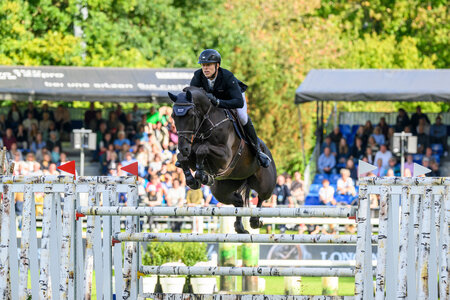 Max Kühner springt mit EIC Cooley Jump the Q zu Rang fünf im LGCT Grand Prix von Riesenbeck. | © Equitaris Max Kühner springt mit EIC Cooley Jump the Q zu Rang fünf im LGCT Grand Prix von Riesenbeck. | © Equitaris