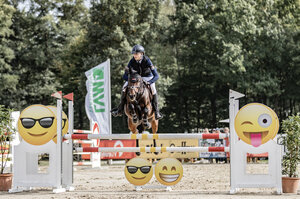 Benedikt Raab überzeugt sowohl mit Crunchy Boy als auch Dimerdor Merveilles im Einlaufspringen des Large Finale der Horst-Gebers-Ponytour. | © Maike Klüter