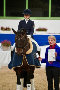 Von nun an in Gold: Lilli Purrmann wurde in Ising geehrt. | © Privat Von nun an in Gold: Lilli Purrmann wurde in Ising geehrt. | © Privat