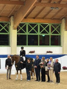 Reitet ab jetzt in Gold: Angelina Sessler wurde in Ising geehrt. | © Privat Reitet ab jetzt in Gold: Angelina Sessler wurde in Ising geehrt. | © Privat