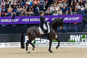 Jessica von Bredow-Werndl und Diallo BB passagierten zum ersten Weltcup-Sieg. | © Lafrentz