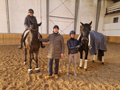 Tipps vom Co-Bundestrainer: Hendrik Lochthowe mit den Teilnehmerinnen Svenja Holzmayr (l.) und Christine Eglinski | © Scheibenpflug