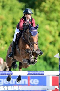 Lena-Marie Kraus und Mila zeigten mit zwei Nullrunden eine gelungene Nationenpreis-Premiere im Junioren-Lager. | © Dill (Archiv)