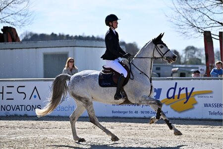 Ein Paar wie aus Schöner Reiten: Luise Konle mit Luv | © Dill