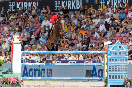 Max Kühner sicherte sich in Fontainebleau in gleich zwei Hauptspringen die Siege. | © Lafrentz