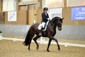 Andrea Dlugos und Fine Lady trabten in Großlangheim zum nächsten S*-Sieg.  | © Dill