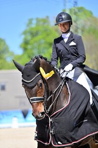 Siegessicher in Karlsfeld: Pauline Welcker und Zenturion | © Dill