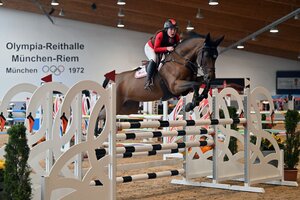 Joelle Sprehe spring mit Starlinda zum Sieg im ersten Wertungsspringen der Children. | © Dill (Archiv)