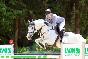 Reinhard Sax und Dubai van het Beeckhof Z kämpfen sich am Sonntag in Karlsfeld zum Sieg | © Dill (Archiv)