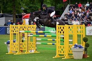 Sprung zur goldenen Schleife: Sophie Hinners und Michael Jackson | © Dill
