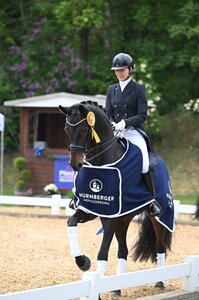 Sieg in der Nürnberger Burg-Pokal Qualifikation für Sabina Schrödter und Feine Bella NRW. | © Hubert Fischer