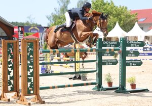 Maximilian Schmid siegt mit Hetty Emaire im Großen Preis der Winterlingen Winners. | © Roger Müller