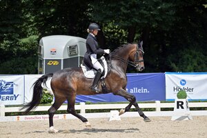 Siegreich: Anna-Lisa Schepper und Rock 'n Rose FBW | © Dill